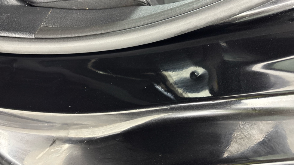 MERCEDES EQC Dents