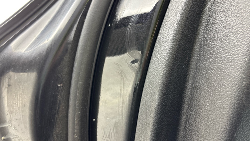 MERCEDES EQC Dents
