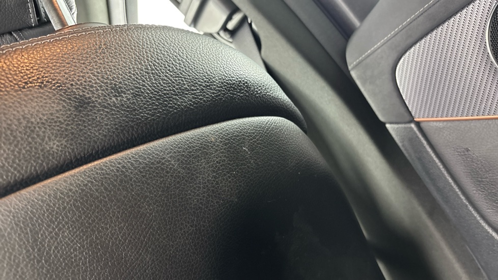 MERCEDES EQC Scuff