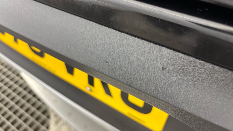 MERCEDES EQC Scratches