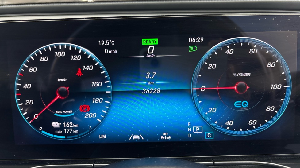 MERCEDES EQC Image 13
