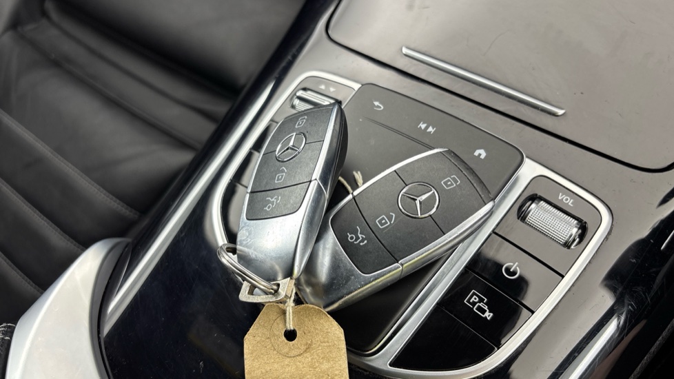 MERCEDES EQC 2 keys available
