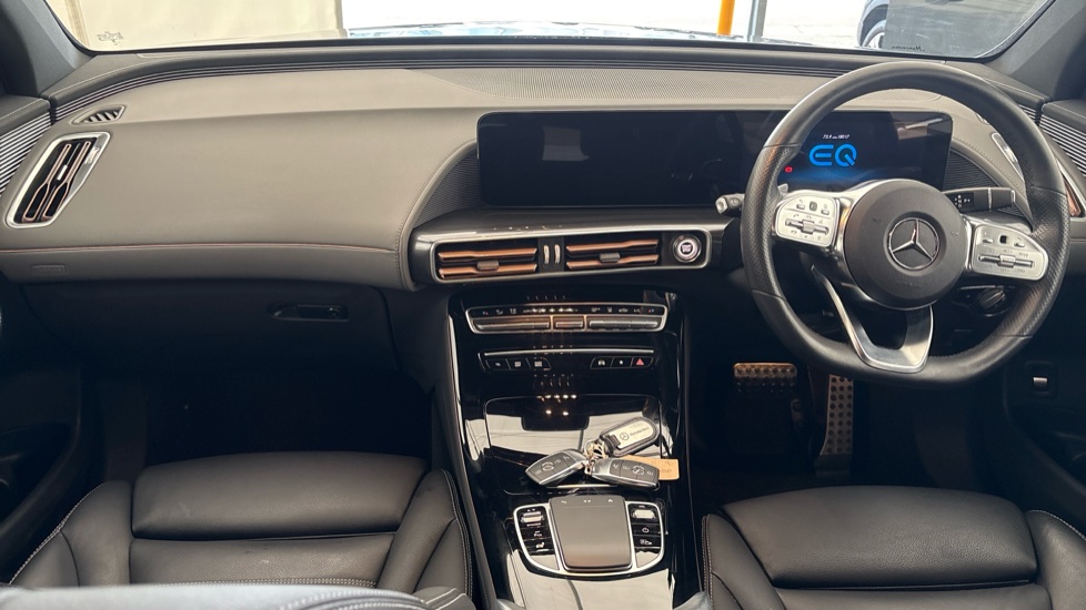 MERCEDES EQC Image 11