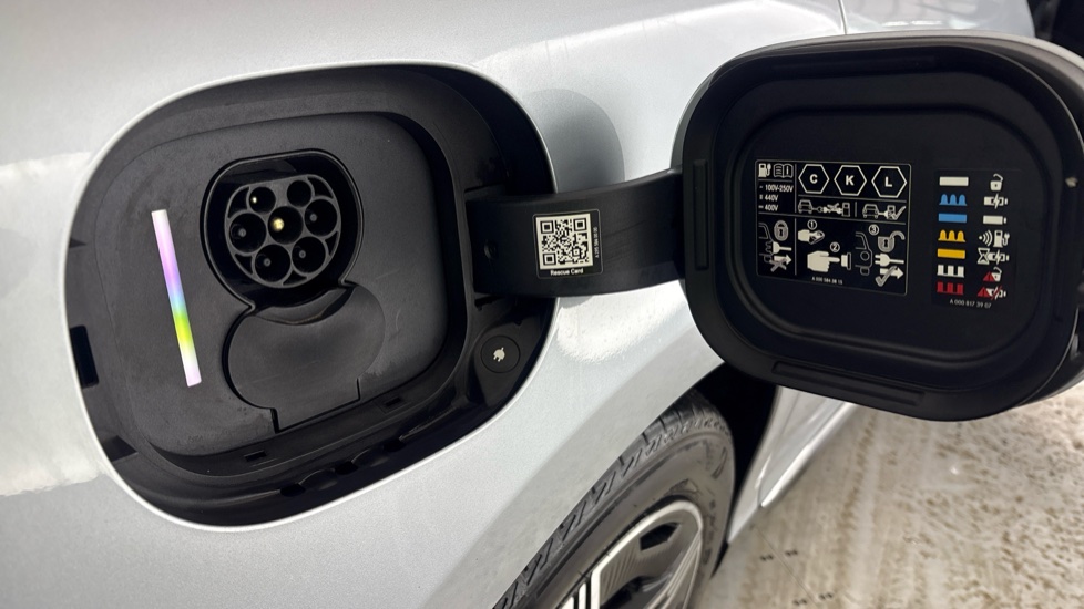 MERCEDES-BENZ EQE SALOON EQE 300 180kW AMG Line 89kWh 4dr Auto