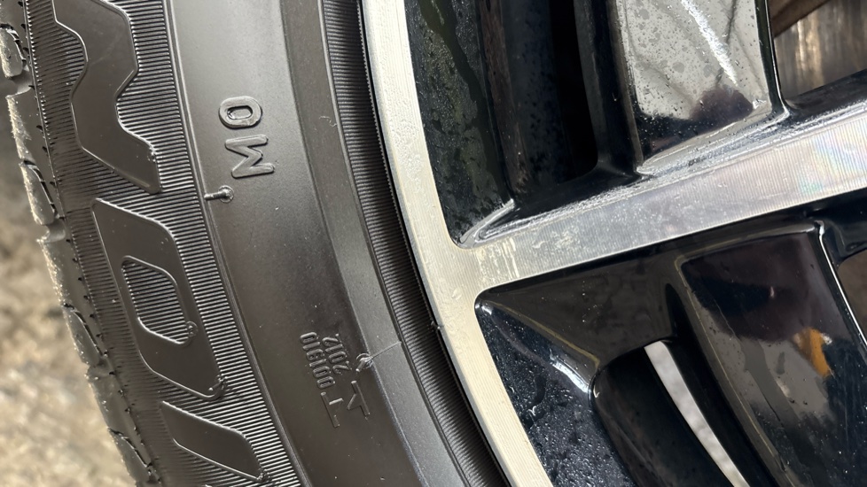 MERCEDES EQC Scratches