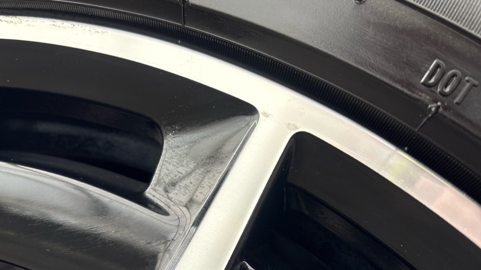 MERCEDES EQC Scratches