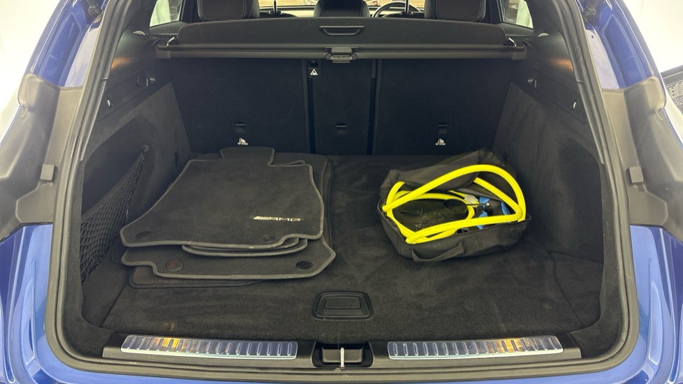 MERCEDES EQC Image 15