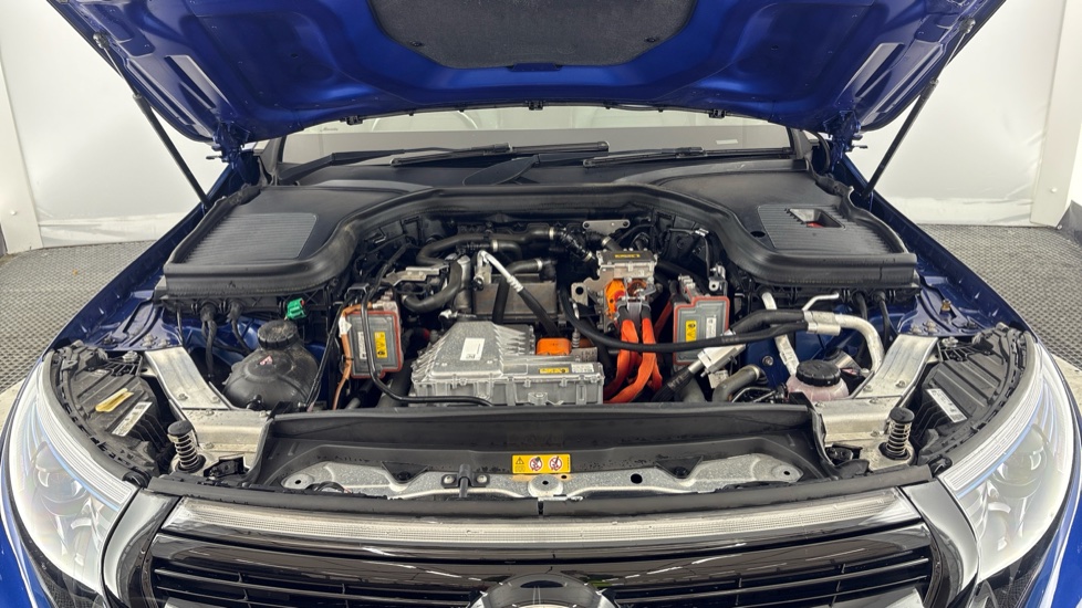 MERCEDES EQC Image 16