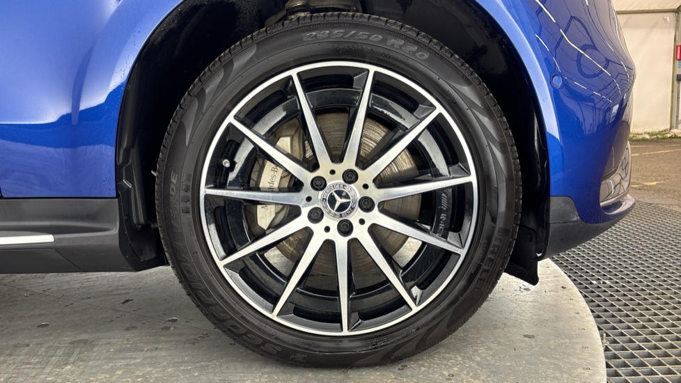MERCEDES EQC Image 20
