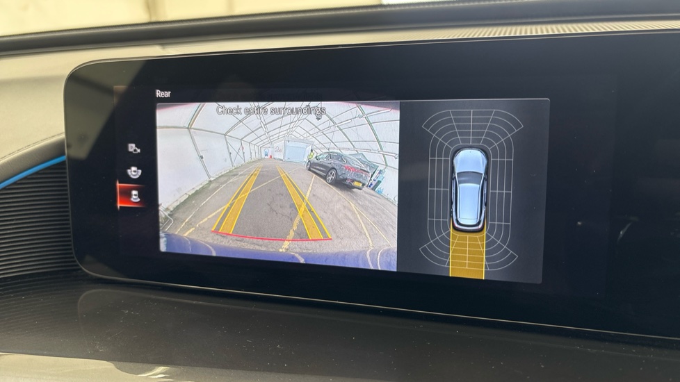 MERCEDES EQC Reverse camera