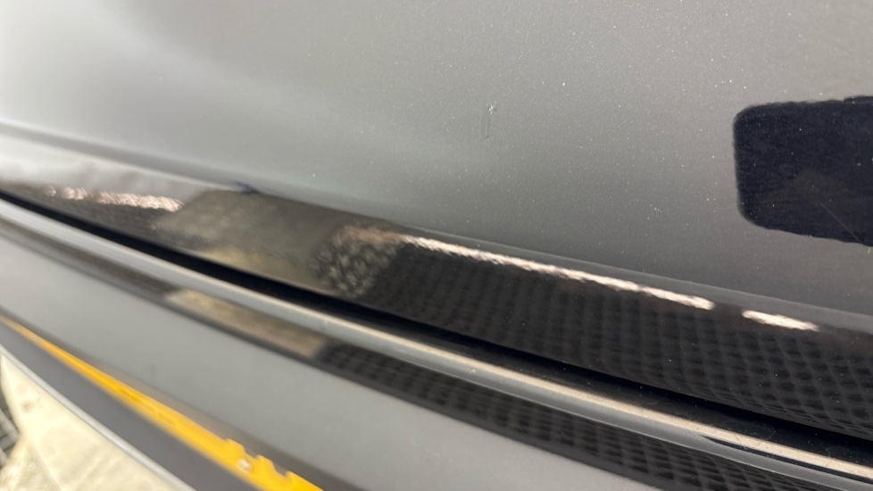 MERCEDES EQC Chips