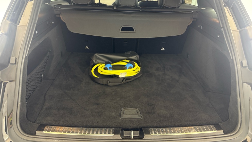 MERCEDES EQC Image 15