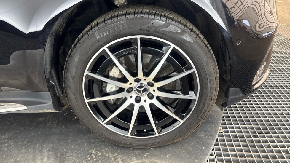 MERCEDES EQC Image 20