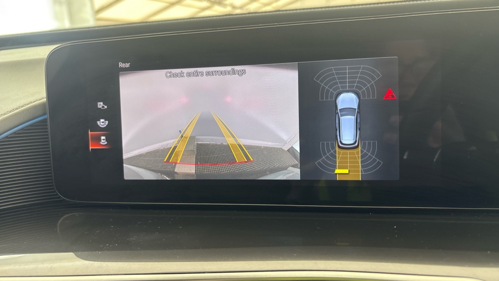 MERCEDES EQC reverse camera