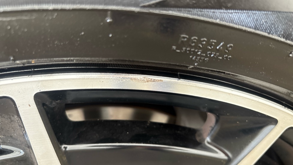 MERCEDES EQC scuff