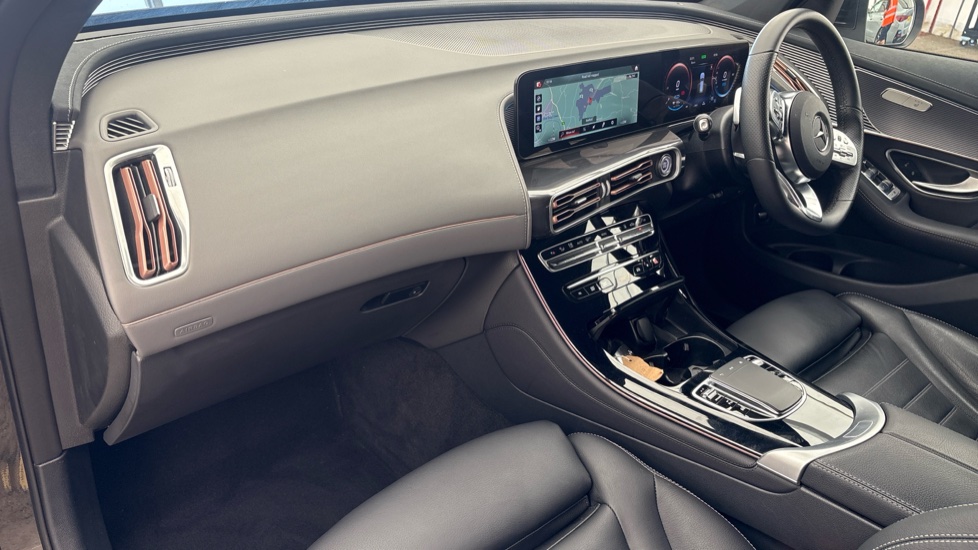 MERCEDES EQC Image 10