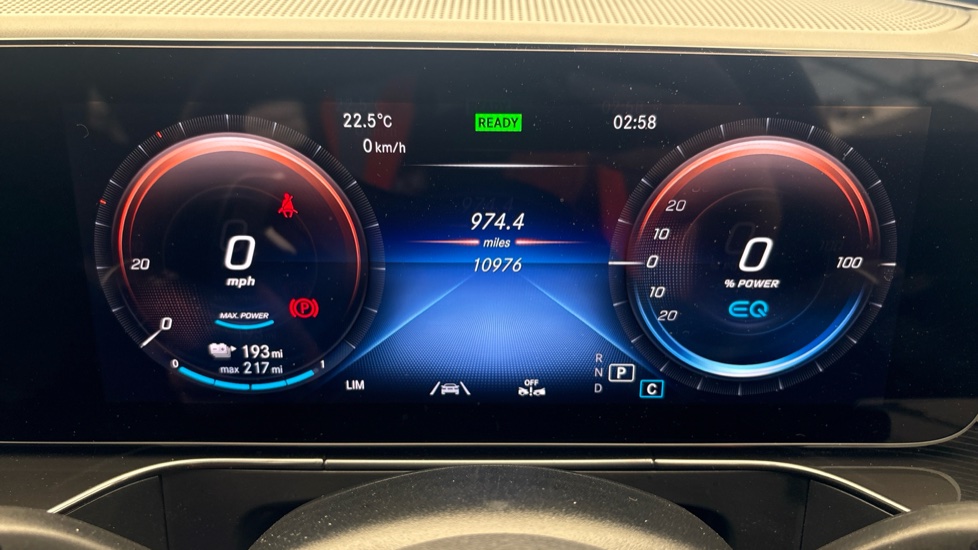 MERCEDES EQC Image 13