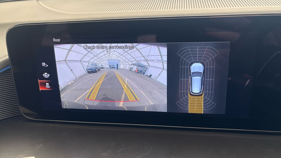 MERCEDES EQC reverse camera