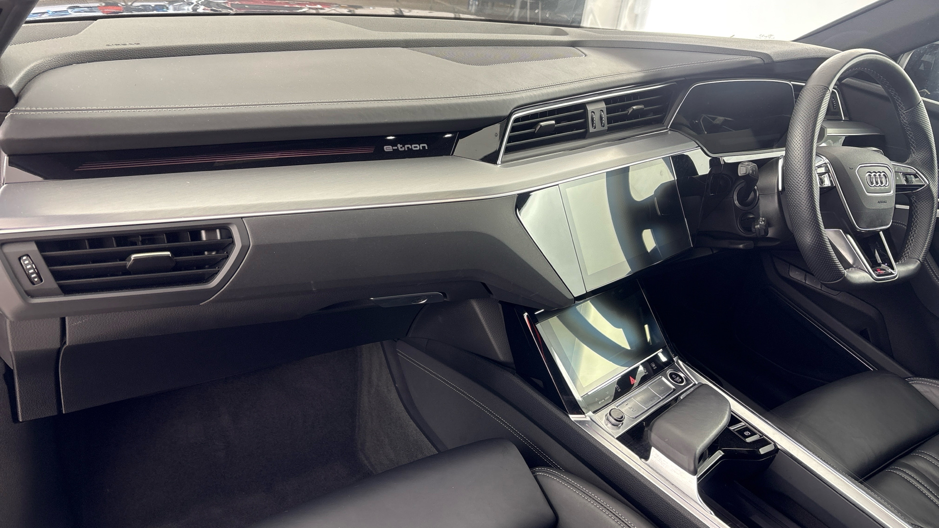 AUDI E-TRON E-TRON ESTATE 230kW 50 Quattro 71kWh Black Ed 5dr Auto [C+S]