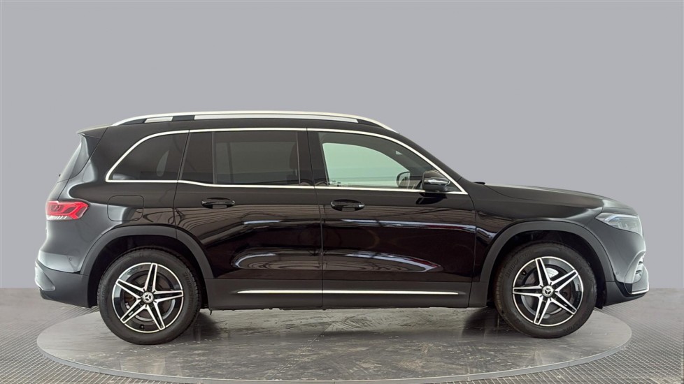 MERCEDES EQB Image 6