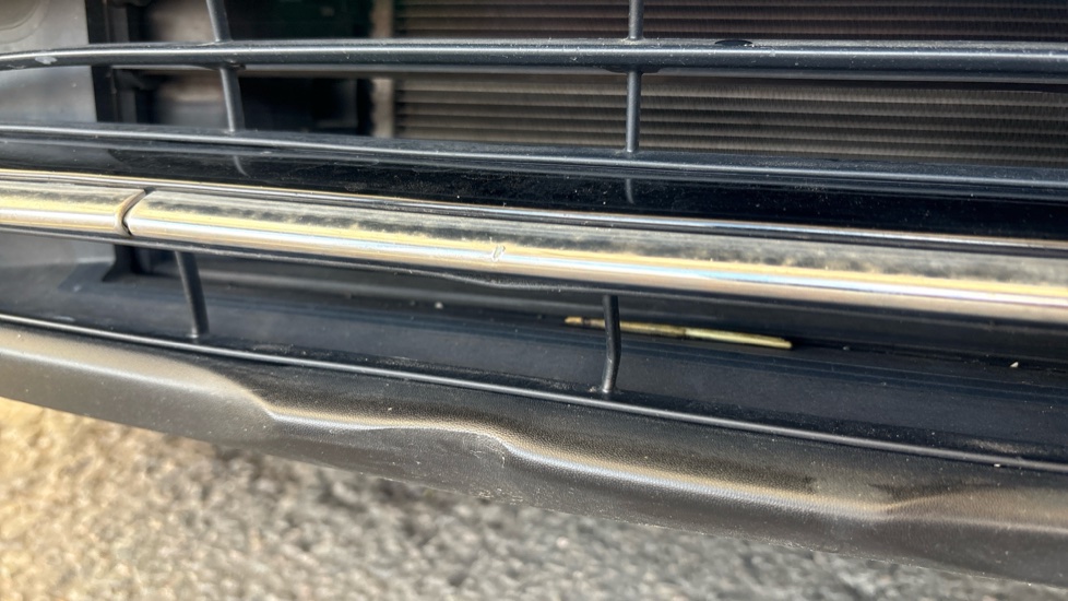 MERCEDES EQB Dents and chips