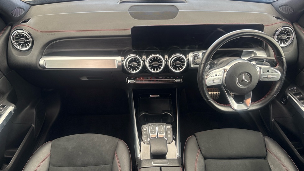 MERCEDES EQB Image 11