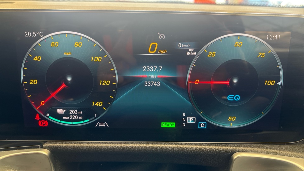 MERCEDES EQB Image 13