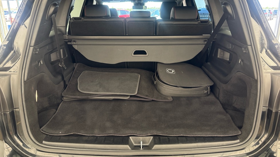 MERCEDES EQB Image 15