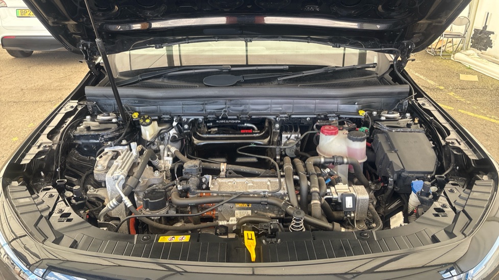 MERCEDES EQB Image 16