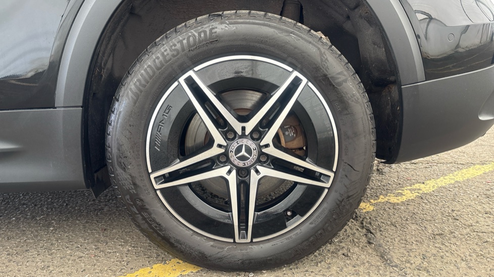 MERCEDES EQB Image 18