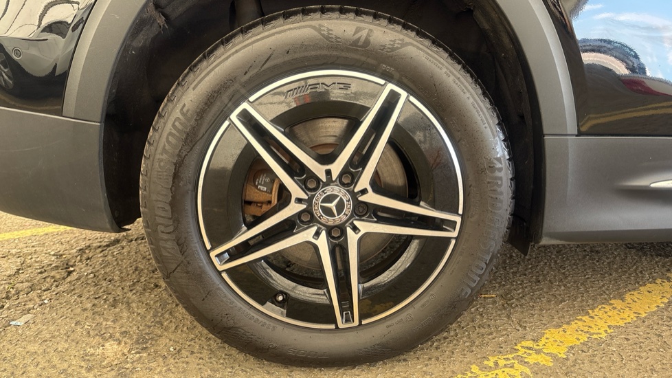 MERCEDES EQB Image 19