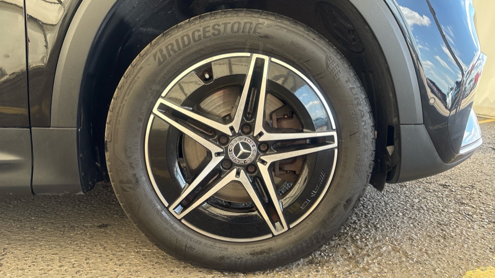 MERCEDES EQB Image 20