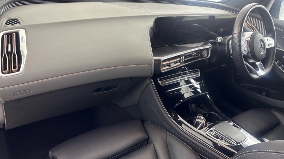MERCEDES EQC Image 10