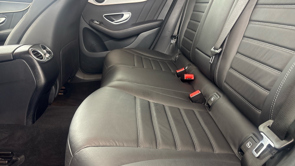 MERCEDES EQC Image 14