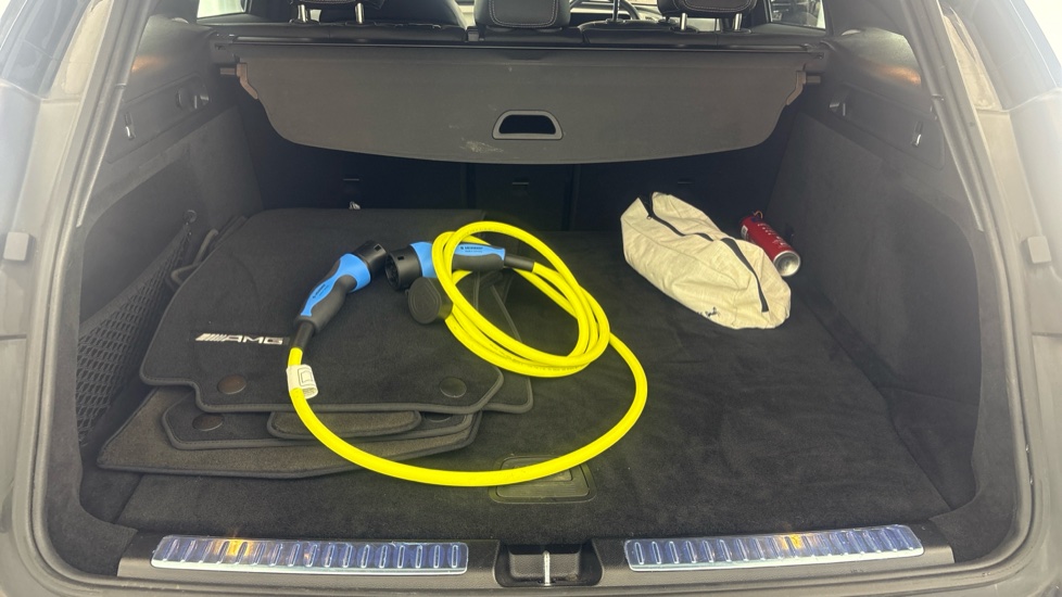MERCEDES EQC Image 15