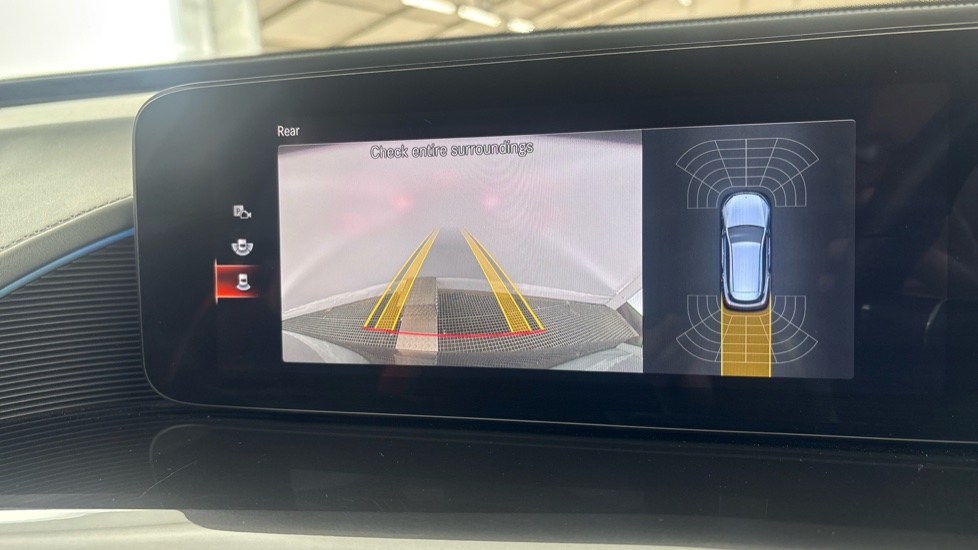 MERCEDES EQC reverse camera