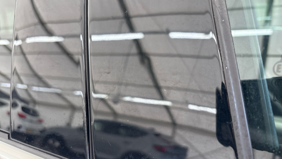 MERCEDES EQC Dent