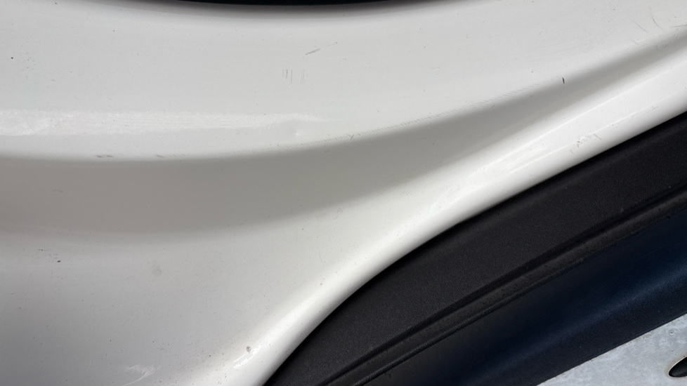 MERCEDES EQC Dents and scratches