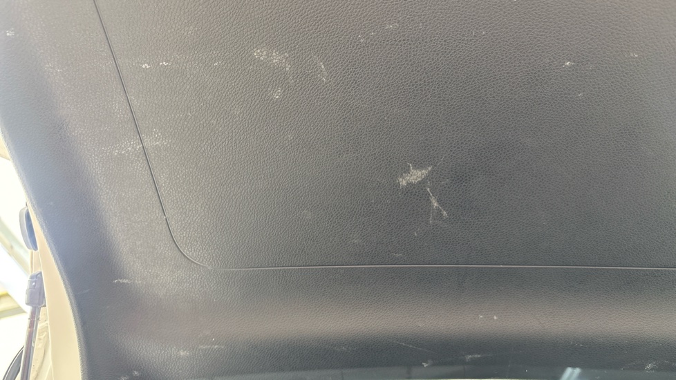 MERCEDES EQC Scuff