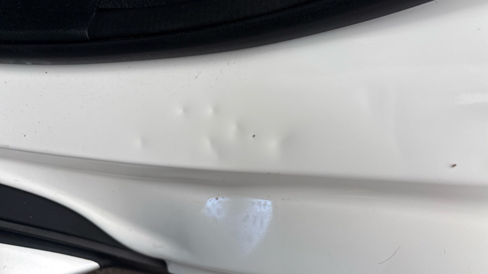 MERCEDES EQC Dents and chips