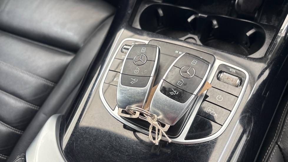 MERCEDES EQC 2 keys available
