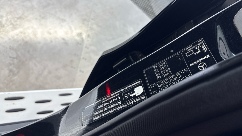 MERCEDES EQC Dents and scratches