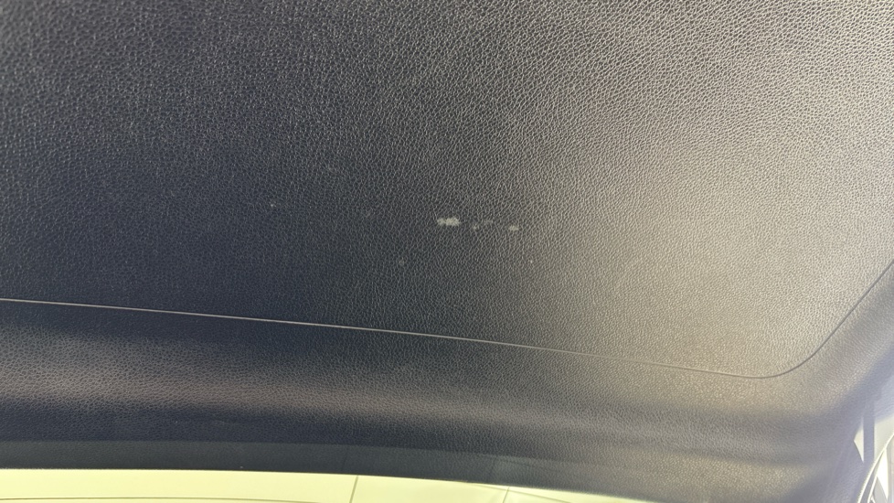 MERCEDES EQC Scuff