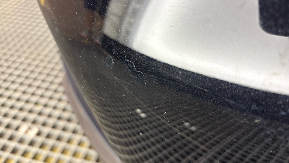 MERCEDES EQC Paint imperfection/chips