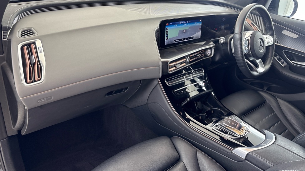 MERCEDES EQC Image 10