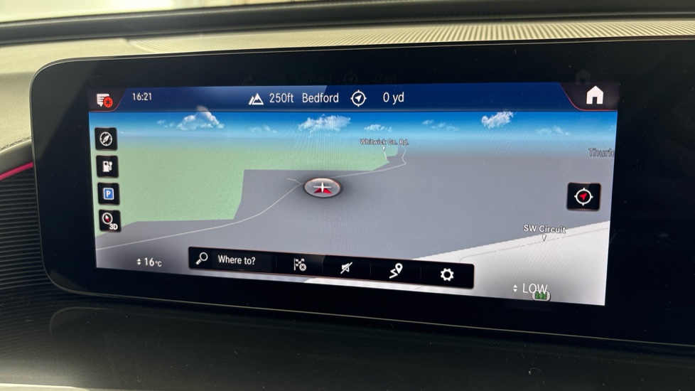 MERCEDES EQC Image 12