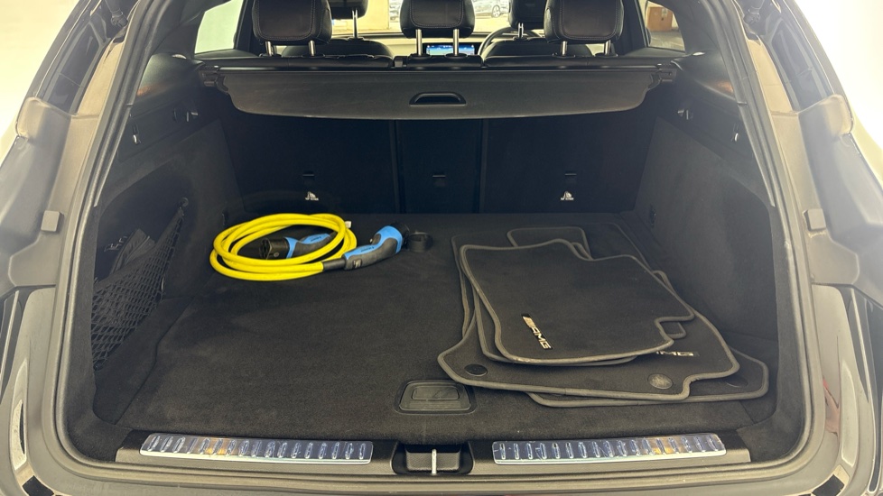 MERCEDES EQC Image 15