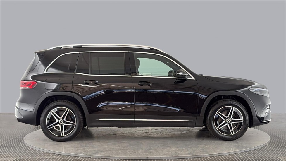 MERCEDES EQB Image 6