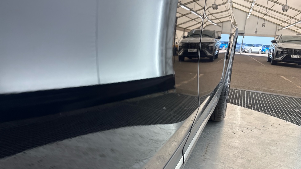 MERCEDES EQB dent