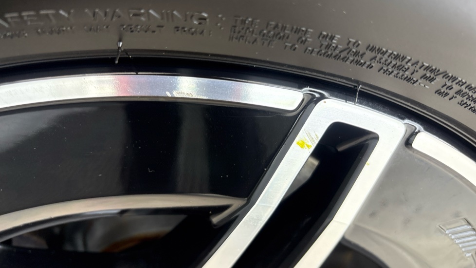 MERCEDES EQB scuff